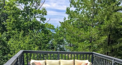 Cozy Dog-Friendly Retreat on Westport Island: Enjoy Serene Nature & Walk to Waterfront!