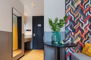 Habitación Confort doble, vistas a la ciudad | Ropa de cama de alta calidad y edredones de plumas