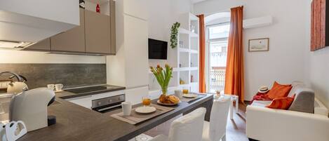 Fridge, oven, stovetop, dishwasher