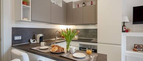 Réfrigérateur, four, plaque de cuisson, lave-vaisselle