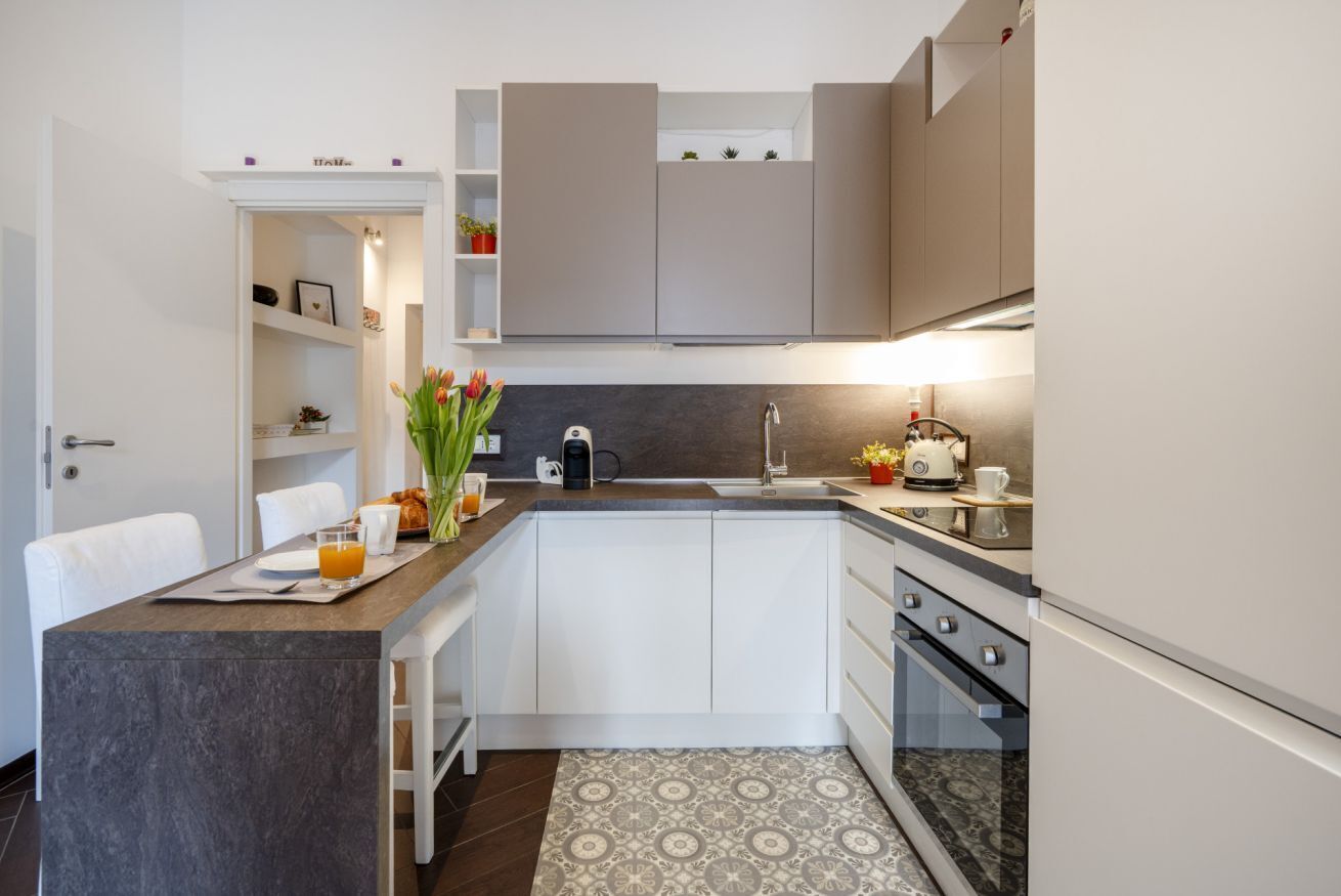 Kjøleskap, ovn, kokeplater og oppvaskmaskin