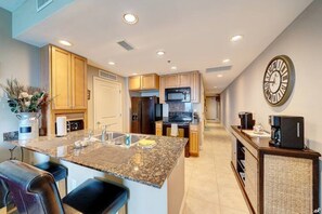 Microwave, stovetop, dishwasher - BeachFront BBQ condo with Amazing Ocean views and free beach chairs/umbrella (Panama City Beach)