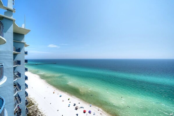 On the beach - BeachFront BBQ condo with Amazing Ocean views and free beach chairs/umbrella (Panama City Beach)