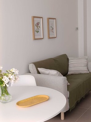 Living area - Yellow Flowers (Polignano a Mare)