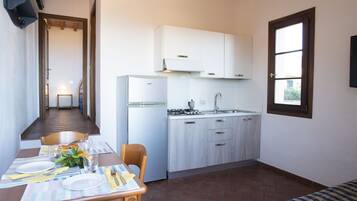 Kühlschrank, Kochgeschirr/Geschirr/Besteck