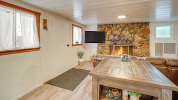 Télévision, cheminée