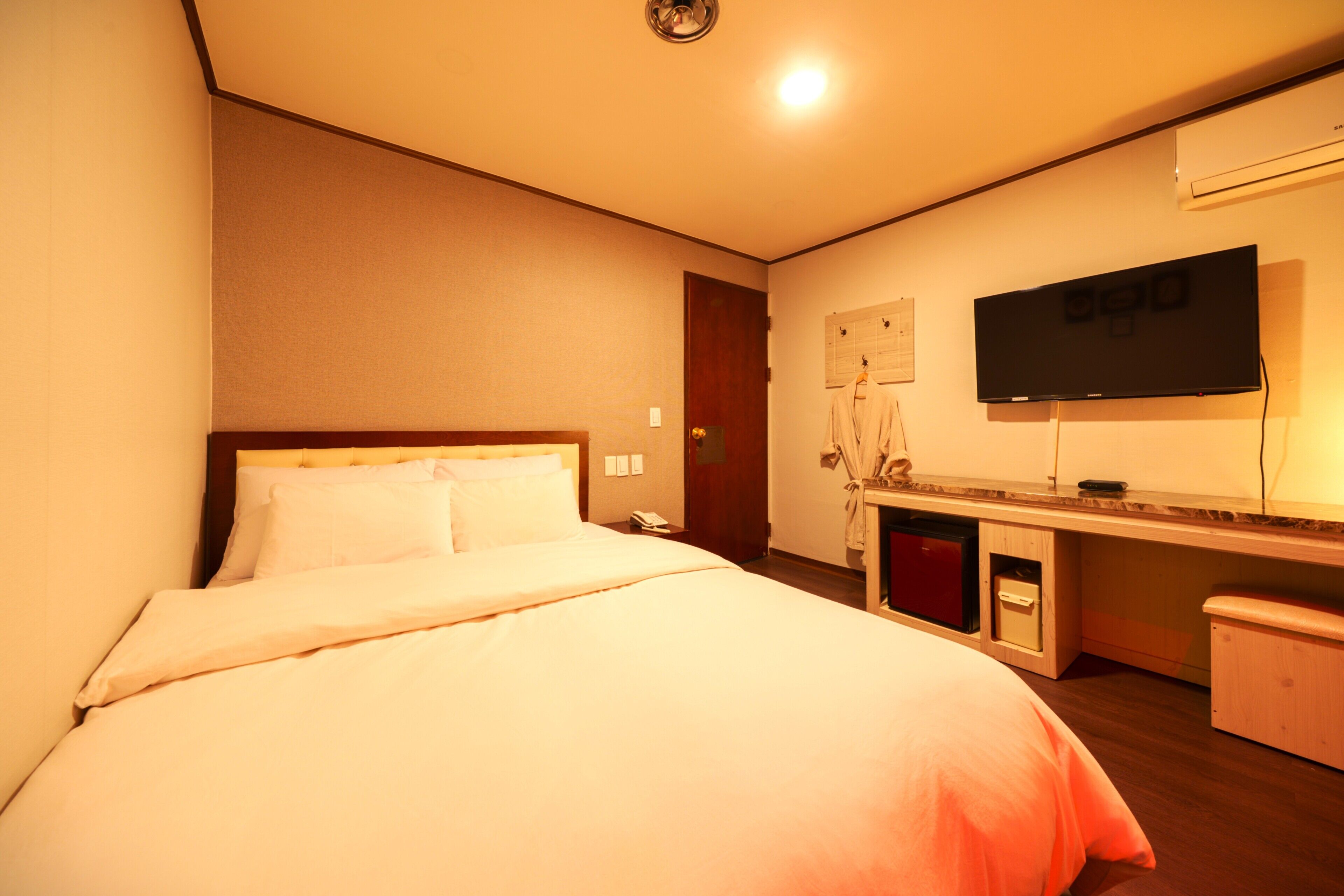 Standard Double Room | Soundproofing, free WiFi