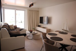 Classic Apartment, 2 Bedrooms | Living room - Scorpio B0404 With Frontal sea View (Nieuwpoort)