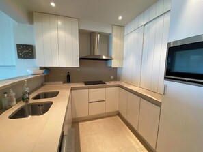 Deluxe Apartment, 3 Bedrooms | Private kitchen | Fridge, microwave, dishwasher, coffee/tea maker - Ibiza 801 With Beautiful sea Views (Nieuwpoort)