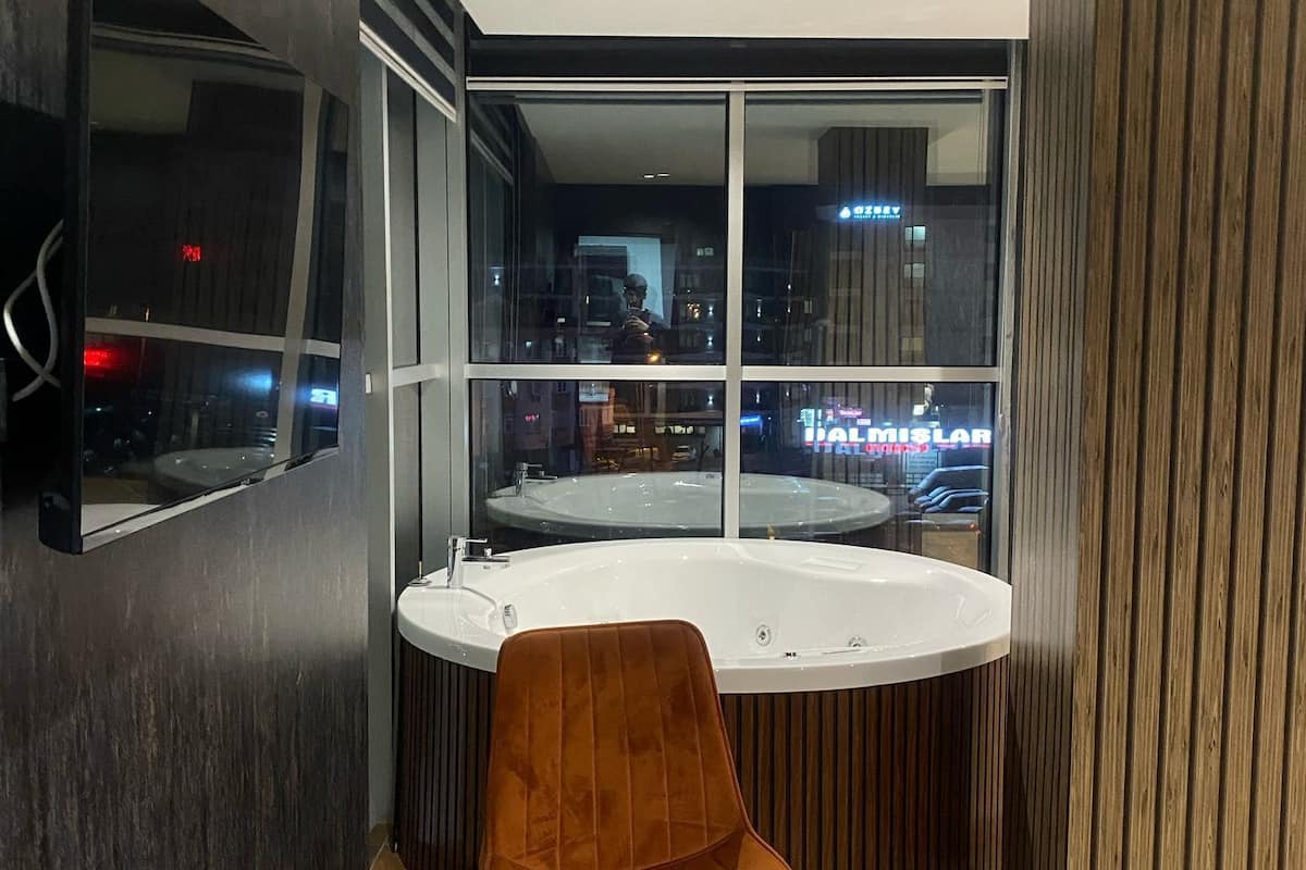 Superior-Studiosuite | 1 Schlafzimmer, hochwertige Bettwaren, Minibar, Schreibtisch