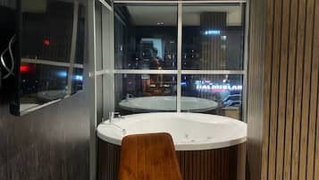 Suite estudio superior | 1 habitación, ropa de cama de alta calidad, minibar y escritorio