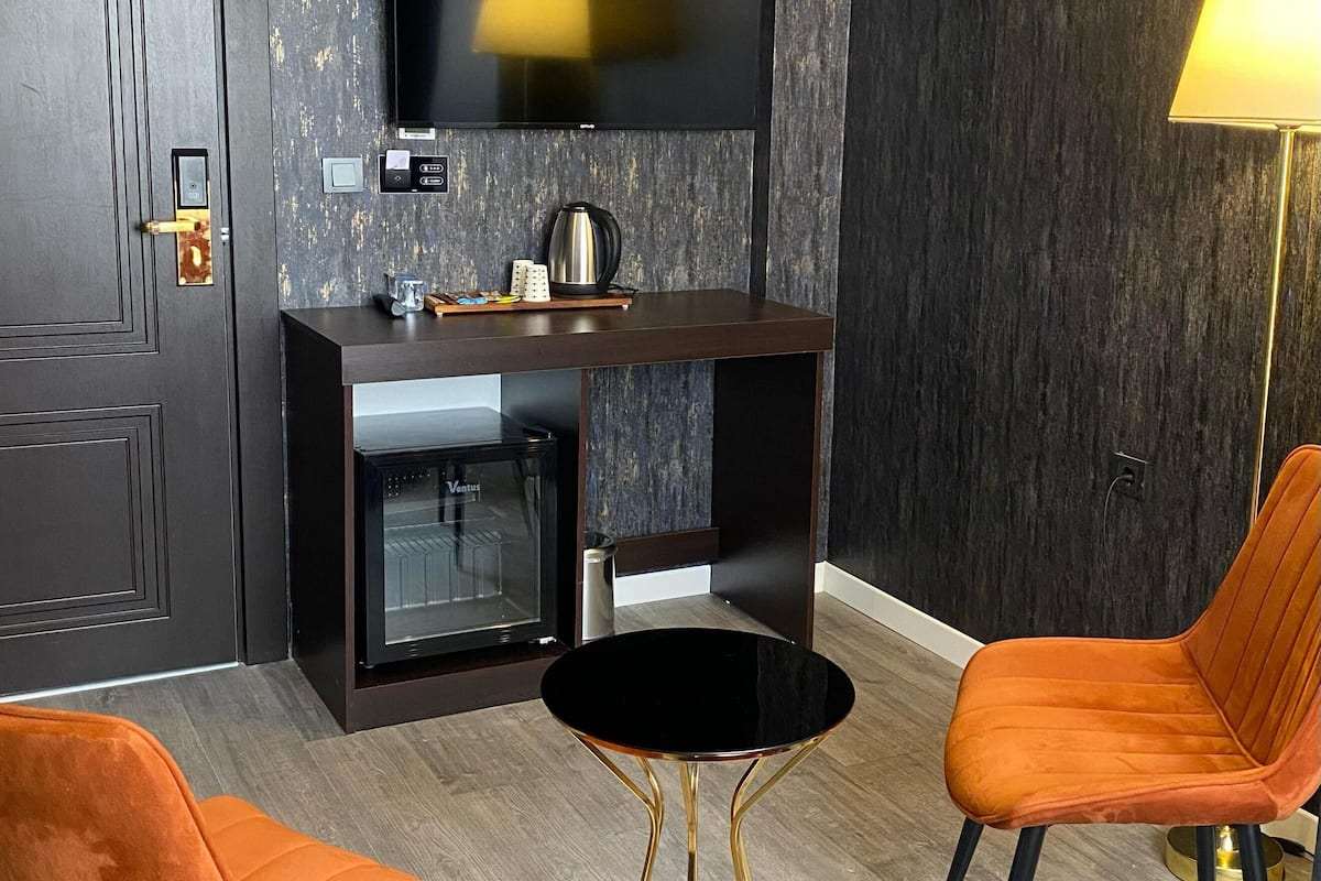 Grand-Suite, Blick auf den Innenhof | 1 Schlafzimmer, hochwertige Bettwaren, Minibar, Schreibtisch