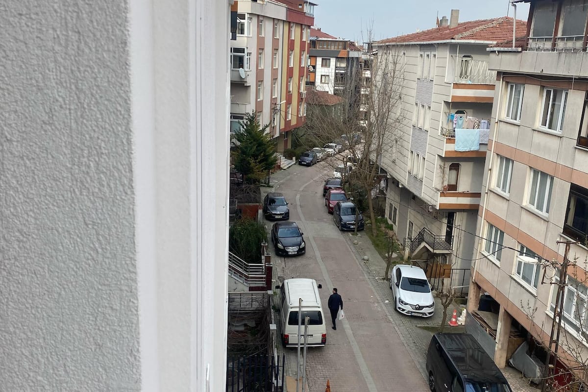 Standard-Studio, Blick auf den Innenhof | Blick auf die Straße