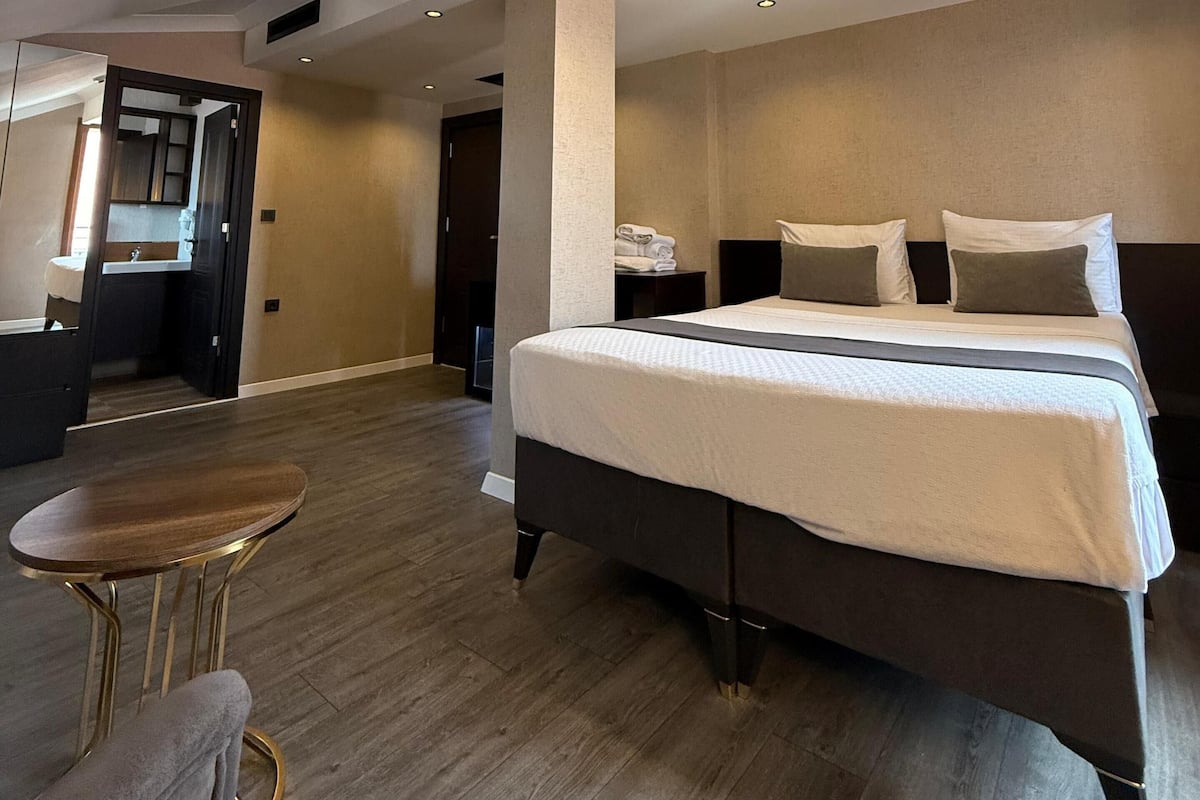 Premier-Studiosuite, Stadtblick | 1 Schlafzimmer, hochwertige Bettwaren, Minibar, Schreibtisch