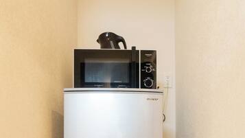 Habitación doble superior, para no fumadores | Cocina privada | Refrigerador, microondas, parrilla de estufa y tetera eléctrica