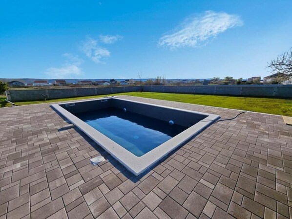 Hus, 3 soverom, røyk, privat basseng | Basseng | Utendørsbasseng