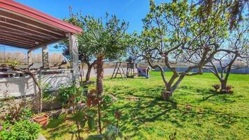 House, 3 Bedrooms, Smoking, Private Pool | Garden
