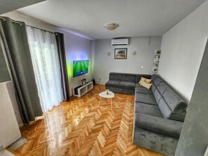 Hus, 3 soverom, røyk, privat basseng | Oppholdsrom