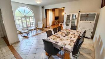 House, 3 Bedrooms, Smoking, Private Pool | Dining room