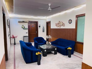 Living area - GoBravo 842 Rejoice Hotel Gurgaon (Gurugram)