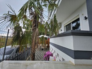 Garden - Charming 2A Holiday House Apartment With Garden and BBQ (Ishëm)