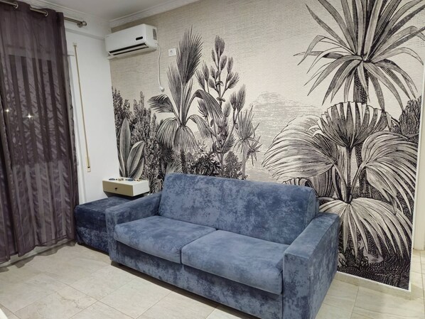 Living room - Charming 2A Holiday House Apartment With Garden and BBQ (Ishëm)