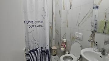Căn hộ, 1 phòng ngủ, hút thuốc, ban công | Phòng tắm