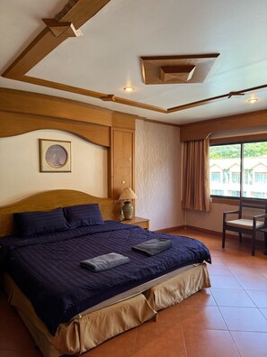 Room, Mountain View | Desk - TC Patong Guest House (Patong)