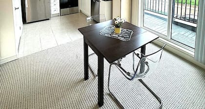 Cozy 1-bedroom apartment in wonderful Richmond Hill with AC, WiFi