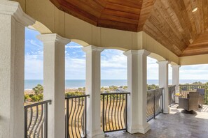 Property grounds - Sleeps 48, 2 Homes w/ Private Beach Access | Bradley Circle Buyout by AvantStay (Hilton Head Island)