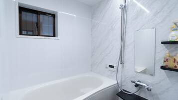 Standard Double Room, Non Smoking | Bathroom | Separate tub and shower, hair dryer, slippers, towels