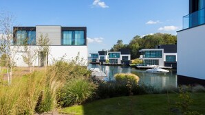 Unclassified image, 2 of 40, button - Water Villa in Zeeland by Lake Veere (Arnemuiden)