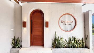 Fachada de la propiedad