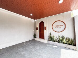 Front of property - Villa Kelana Jimbaran (Jimbaran)