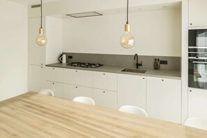 Fridge, microwave, stovetop, dishwasher - Villa by Lake Veere with Stunning Water Views (Arnemuiden)