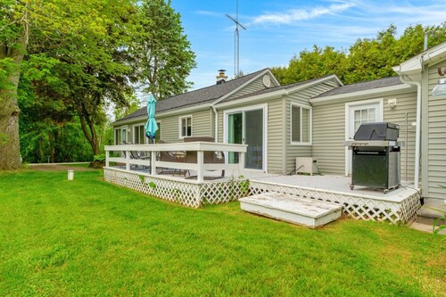 1954 Oar House - Cozy Beach Home w Beach Access!