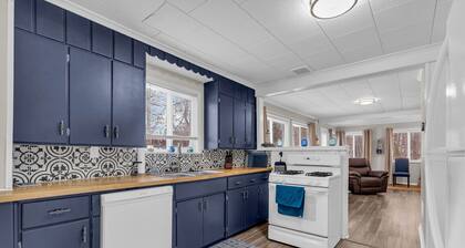 1954 Oar House - Cozy Beach Home w Beach Access!