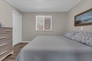 3 bedrooms, free WiFi, bed sheets, wheelchair access