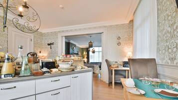 Tägliches inbegriffenes Frühstücksbuffet