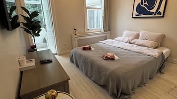 4 habitaciones, tabla de planchar con plancha, cuna de viaje y wifi