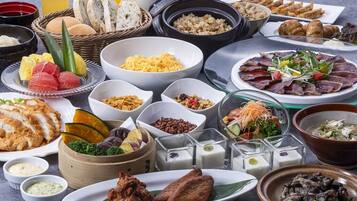 Päivittäinen buffetaamiainen (2000 JPY per henkilö)