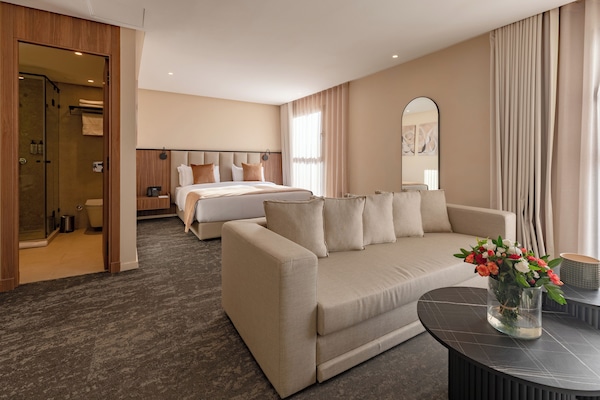 Executive Studio Suite | In-room safe, soundproofing, free WiFi, bed sheets