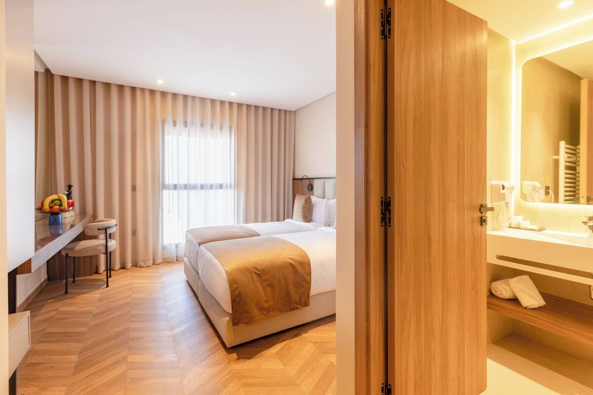 In-room safe, soundproofing, WiFi (free), bed sheets