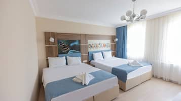 Standard Quadruple Room | Desk, soundproofing, free WiFi