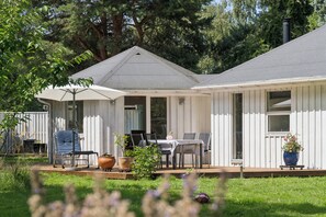 Outdoor dining - Cozy summer house in Rørvig (Rørvig)