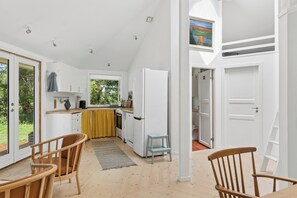 Fridge, oven, stovetop, dishwasher - Cozy summer house in Rørvig (Rørvig)