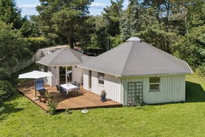 Outdoor dining - Cozy summer house in Rørvig (Rørvig)