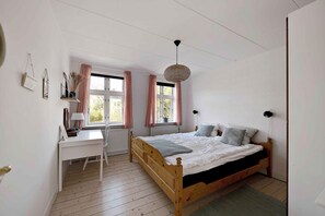 4 habitaciones, tabla de planchar con plancha y wifi gratis 