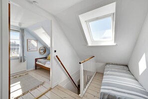 4 bedrooms, iron/ironing board, free WiFi