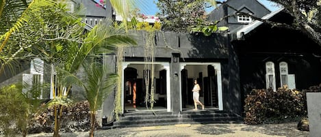 숙박 시설 정면